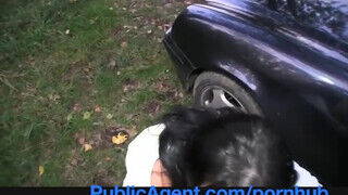 Amatőr fekete hajú sovány maca megrakva a kocsiban - sex-videochat