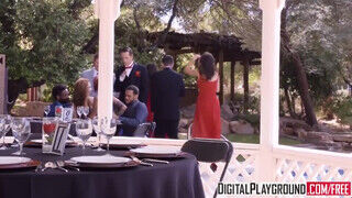 Ashly Anderson és Adria Rae édeshármasban kefélnek az esküvőn - sex-videochat