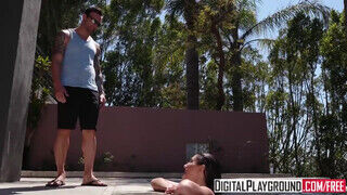 August Ames a gigantikus cickós tinédzser szuka a medence partján kupakol - sex-videochat
