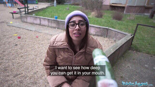 Ali Danger a szemüveges gigászi mellű pipi felszedve a parkban - sex-videochat