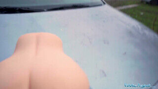 Zeynep Rossa a tinédzser méretes csöcsű pipi felszedve a parkolóban és megkúrelva - sex-videochat