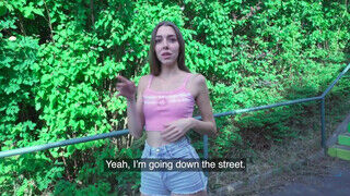 Magas karcsú leányzó felszedve az utcán és megkúrelva - sex-videochat