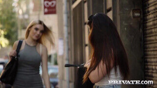 Paola Hard a gigászi tőgyes szöszi pipi popó lyukba is kap hímtagot - sex-videochat