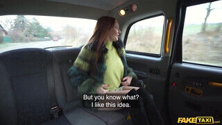 Eva Berger a vörös hajú milf megkefélve a taxiban - sex-videochat