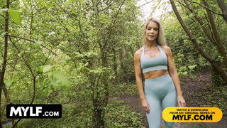 Formás sportos izgató milf cuncija megkúrelva - sex-videochat