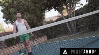 Madi Collins a pici didkós szuka és a tenisz edző - sex-videochat