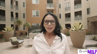 Eliza Rae a csöcsös szemüveges baszható tanárnéni - sex-videochat