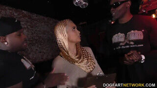 Aaliyah Hadid a méretes keblű csöcsös arab szuka fekete pasikkal kúr - sex-videochat