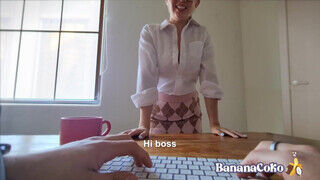 BananaCoko a nagyméretű csöcsű titkárnő az irodában dug - sex-videochat