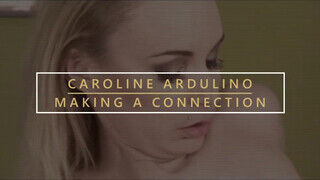 Caroline Ardulino a kicsike keblű csábító milf fiatalabb pacákkal kupakol - sex-videochat