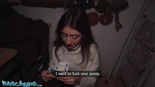 Katty West a karcsú pici csöcsű orosz bige rámarkol a brére - sex-videochat