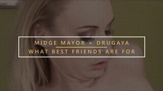 Midge Mayor és Drugaya a csinos sovány milfek egymásnak esnek - sex-videochat