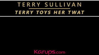 Terry Sullivan a óriási didkós kitetovált maca kényezteti magát - sex-videochat
