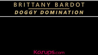 Brittany Bardot a perverz szöszi milf popóba tolva - sex-videochat