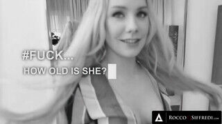Angie Lynx a vonzó tinédzser világos szőke pipi hátsó bejáratba tolva a castingon - sex-videochat