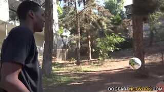 Jezabel Vessir a afroamerikai óriási didkós csajszi fehér fickó farkára vágyott - sex-videochat