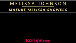 Melissa Johnson a termetes cickós koros nő a kádban peckezik - sex-videochat