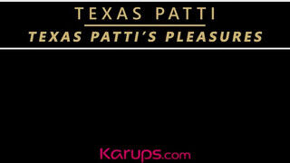 Texas Patti a bazinagy kannás csinos milf kényezteti a punciját - sex-videochat