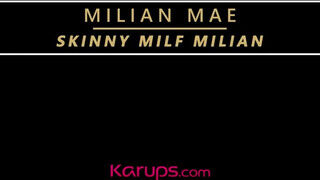 Milian Mae a tetszetős sovány világos szőke milf kényezteti magát - sex-videochat