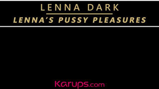 Lenna Dark a csöcsös cseh milf egy kolosszális dildóval peckezik - sex-videochat