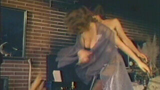 Blazing Redheads (1981) - Teljes retro xxx film csini csajokkal és hatalmas dugásokkal - sex-videochat