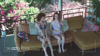 Elly Clutch a bűbájos vörös hajú pipi kedveli édeshármasban csinálni - sex-videochat