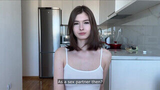 Cutie Kim a dögös sovány orosz szuka megkúrva az ágyon - sex-videochat