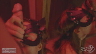My Little Swallow a szenvedélyes maszkos orosz kiscsaj szopja a gigászi cerkát - sex-videochat