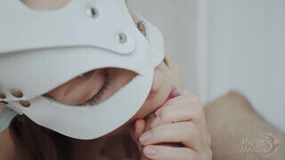 My Little Swallow a fehér maszkos bige kora reggeli orálozása - sex-videochat
