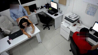 martinasmith a csöcsös csajszi az irodában szeretkezik a munkatársával - sex-videochat