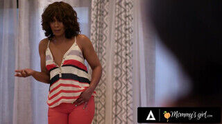 Misty Stone dühösen rajtakapja mostohalányát és annak legjobb barátnőjét egy fekete édeshármas közepette, ami váratlan és izgalmas helyzetet teremt. - sex-videochat