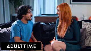Ebben az Adult Time videóban Lauren Phillips, a vörös hajú, dús tőgyes milf, hatalmas, csini mellekkel és formás, gömbölyű popóval, egy szexterapeuta szerepében csábít el egy ideges, tinédzser tinisrácot. A terápiás szoba gyorsan egy nyers, szókimmondó sz - sex-videochat