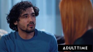 Ebben az Adult Time videóban Lauren Phillips, a vörös hajú, dús tőgyes milf, hatalmas, csini mellekkel és formás, gömbölyű popóval, egy szexterapeuta szerepében csábít el egy ideges, tinédzser tinisrácot. A terápiás szoba gyorsan egy nyers, szókimmondó sz - sex-videochat