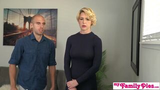 Ebben a perzselő FamilyStrokes epizódban a szexi, tini, Haley Spades, sovány testtel, feszes, formás cicikkel és csábos popsival, nem bír ellenállni mostohabátyja, Tyler Cruise gigászi farkának! A tiltott családi kaland a tetőfokára hág, amikor Haley, kih