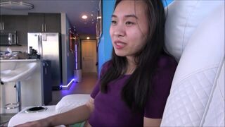 Kimmy Kim, egy apró, karcsú mostohanővér, párkapcsolati tanácsot kér, de a beszélgetés gyorsan vad, szókimondó szexbe fordul, ahol a feszes teste minden mozdulatával őrületbe kergeti a mostohabátyját. - sex-videochat