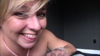 Brianna Beach, egy tapasztalt, gyönyörű milf, minden titkot megoszt a tini sráccal, és a szókimondó, vad szexben a buja, idősödő teste minden mozdulatával őrületbe kergeti, miközben a tanítás perverz és gátlástalan.
