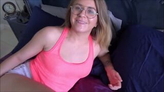 Taylor Blake, a telt, dús pawg fiatal mostohanővér nem tud ellenállni a vágyainak, és segítséget kér a mostohabátyjától, ami gyorsan vad, gátlástalan szexbe fordul, miközben a gömbölyű, feszes teste minden mozdulatával őrületbe kergeti a srácot. - sex-videochat