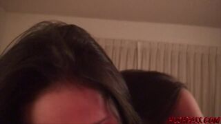 Layla, a bombázó barna, nem fogja vissza magát: előbb mélyen cumizza a durva faszt, aztán vadul meglovagolja a otthoni készítésű videóban, ahol minden pillanatban látszik, mennyire élvezi a hardcore dugást. - sex-videochat