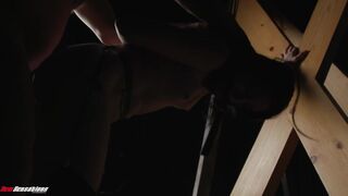 Katerina DeVille, a vadító, fekete hajú, csini testű milf először veti bele magát egy kemény, extrém bdsm partiba, ahol minden tabu ledől. A bájos nő izgatottan engedi, hogy bilincsek, kötelek és szájpecek kerüljenek rá, miközben a domináns partnerek mind - sex-videochat