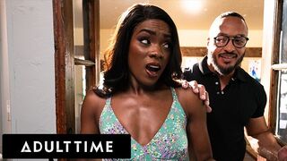 Unatkozó asszony Ana Foxxx párnán kamatyol és megdugja kedvelő férje!