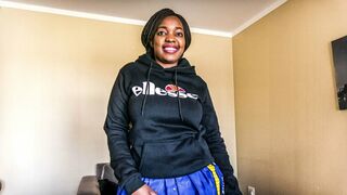 Színes Bőrű fősulis csajszi munkát keres a tanulmányaihoz