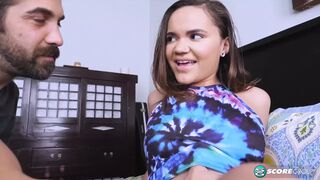 Naudi Nala vadul leszopja és lovagolja a bazinagy rúdat