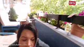 Lara Bergmann forró baletli orálozása megbaszva gigászi faszal