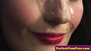 Mutatós csipkés szépség gigantikus adag arcon