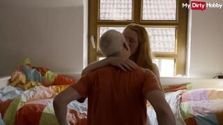 Világos Szőke tinédzser nyögés míg az érett megdugja a pináját