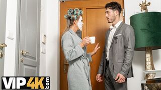 Az idős világos szőke francia mami újra csábít tini fickót