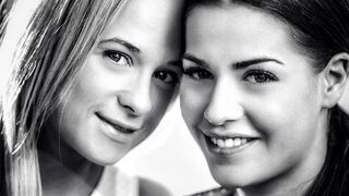 Cristal Caitlin forró kurvája Eveline Dellai csábítása