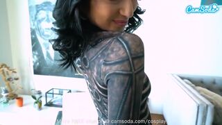 Forró cosplay maszturbáció a webkamerán