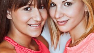 Magyar barinők vad leszbi mulatsága Candy Sweettel és Cindy Loarnnal