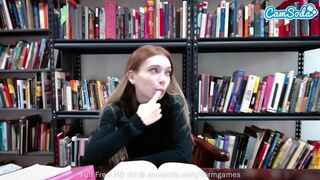 Tinédzser iskolás titokban masztizik a webkamerán tanulmányi szünetben